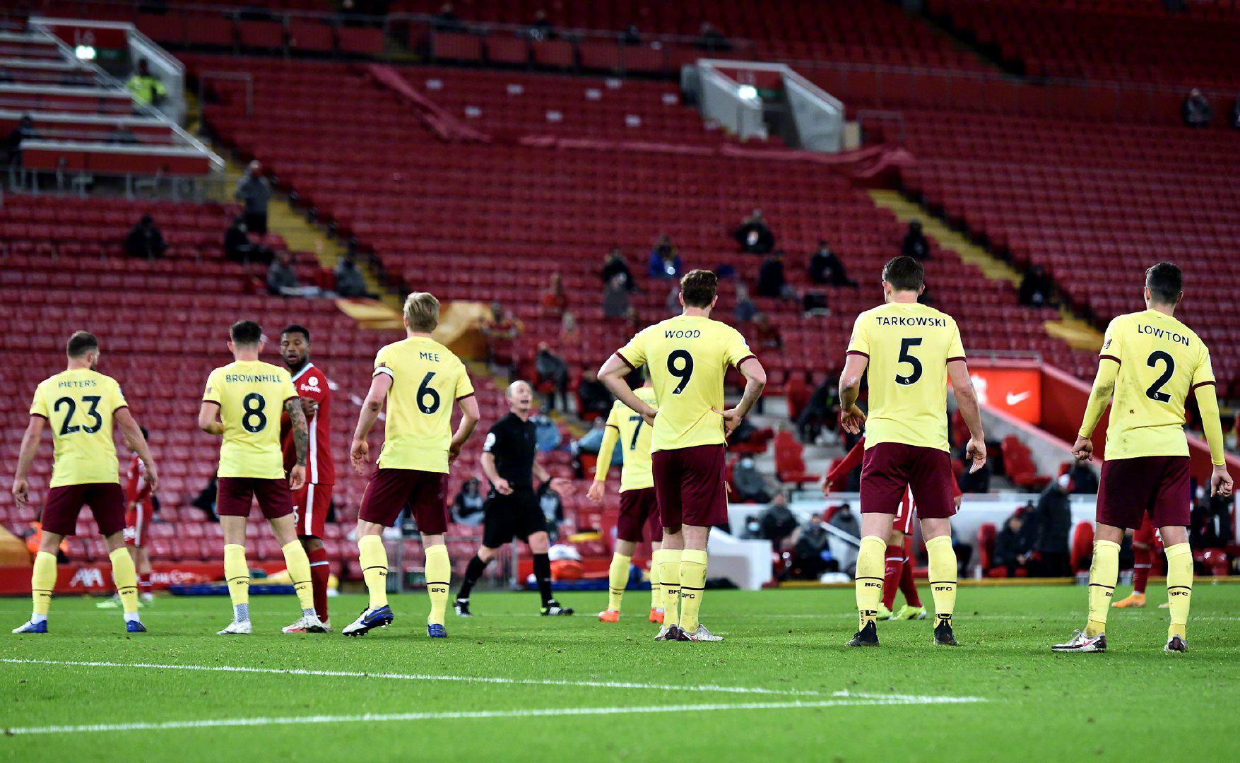 贡献巨大的 贡献巨大的